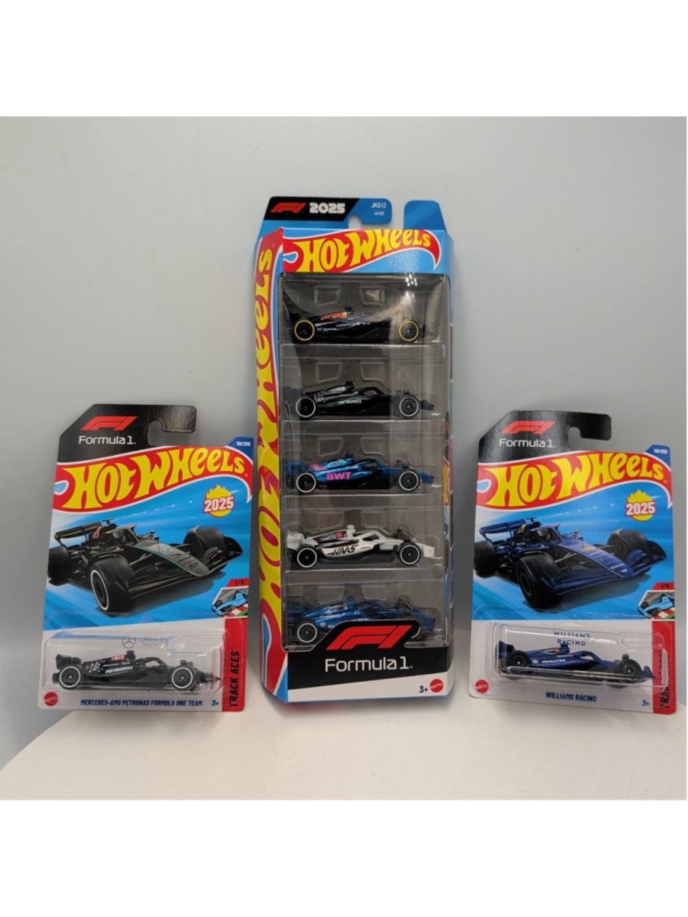 Hot Wheels Williams Racing Formula 1 Blue Track Aces & Formula 1 5 Pack Mercedes